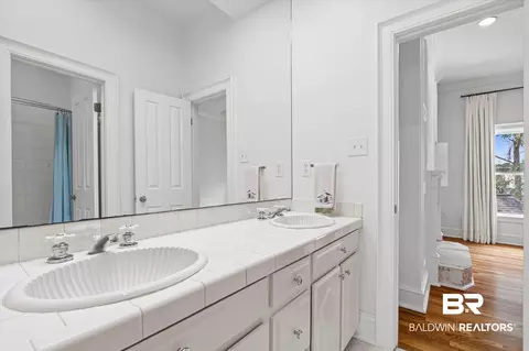 Bath - 3983 Wimbledon Park, Mobile, AL 36608 photo 3 of 6