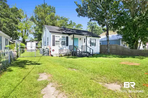 403 N Pine St, Foley, AL 36535
