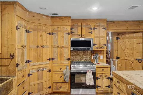 Kitchen - 13151 Roberts Rd, Chunchula, AL 36521 photo 5 of 7