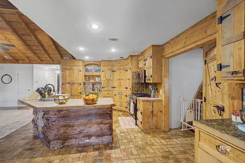 Kitchen - 13151 Roberts Rd, Chunchula, AL 36521 photo 2 of 7