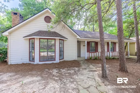 104 Leigh Cir, Daphne, AL 36526