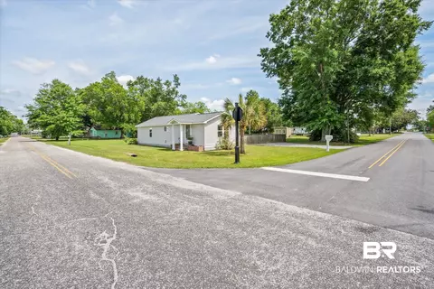 207 W Jefferson Ave, Summerdale, AL 36580