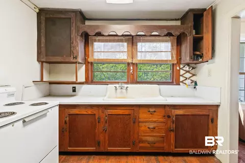 Kitchen - 5845 Highway 4, Jay, FL 32565 photo 3 of 5