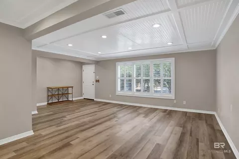 Living - 4009 Old Shell Rd #A6, Mobile, AL 36608 photo 2 of 4
