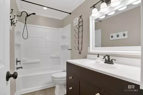 Bath - 4009 Old Shell Rd #A6, Mobile, AL 36608 photo 3 of 4