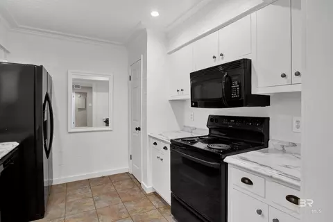 Kitchen - 4009 Old Shell Rd #A6, Mobile, AL 36608 photo 1 of 5