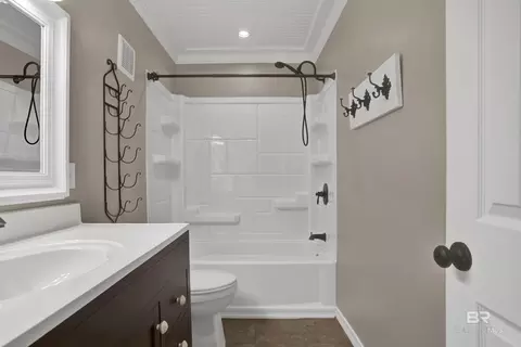 Bath - 4009 Old Shell Rd #A6, Mobile, AL 36608 photo 2 of 4