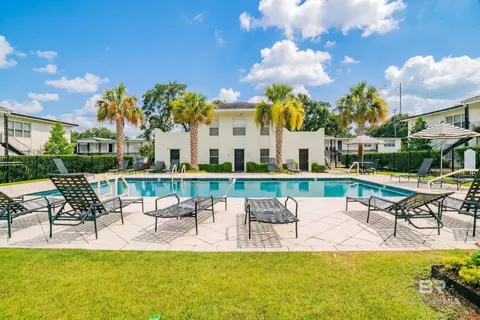 Exterior - 4009 Old Shell Rd #A6, Mobile, AL 36608 photo 4 of 5