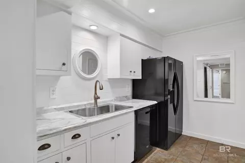 Kitchen - 4009 Old Shell Rd #A6, Mobile, AL 36608 photo 5 of 5