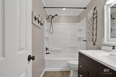 Bath - 4009 Old Shell Rd #A6, Mobile, AL 36608 photo 4 of 4