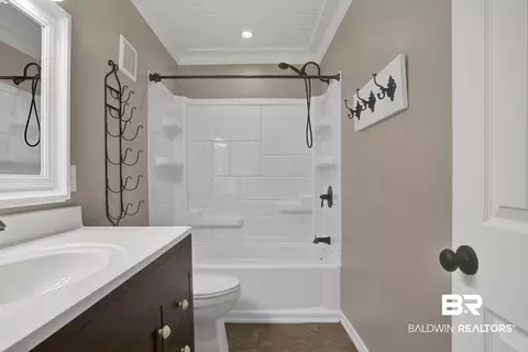Bath - 4009 Old Shell Rd #A6, Mobile, AL 36608 photo 2 of 4