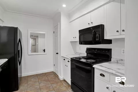 Kitchen - 4009 Old Shell Rd #A6, Mobile, AL 36608 photo 1 of 5