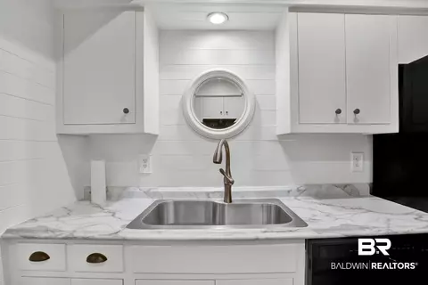 Kitchen - 4009 Old Shell Rd #A6, Mobile, AL 36608 photo 2 of 5