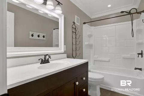 Bath - 4009 Old Shell Rd #A6, Mobile, AL 36608 photo 1 of 4