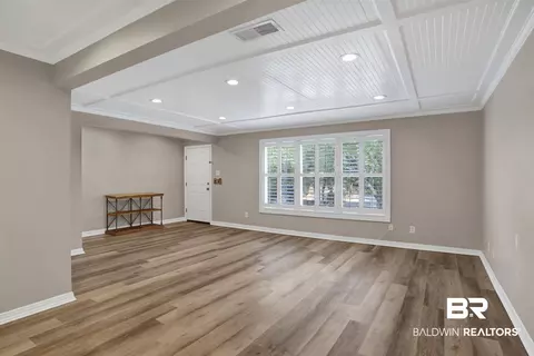Living - 4009 Old Shell Rd #A6, Mobile, AL 36608 photo 3 of 5