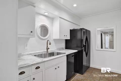 Kitchen - 4009 Old Shell Rd #A6, Mobile, AL 36608 photo 5 of 5
