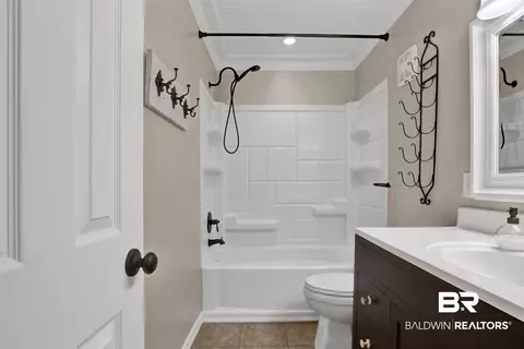 Bath - 4009 Old Shell Rd #A6, Mobile, AL 36608 photo 4 of 4