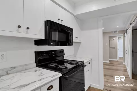 Kitchen - 4009 Old Shell Rd #A6, Mobile, AL 36608 photo 3 of 5