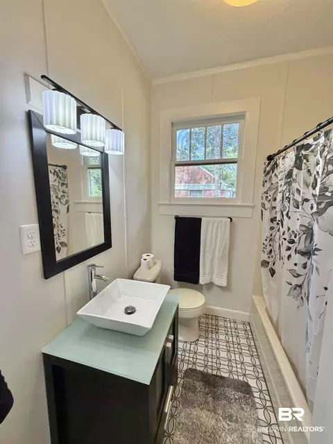 Bath - 404 E Horner St, Atmore, AL 36502 photo 1 of 4