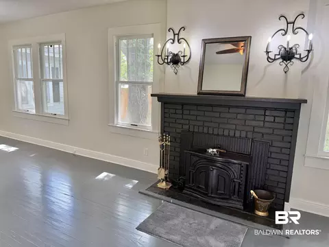 Living - 404 E Horner St, Atmore, AL 36502 photo 2 of 6