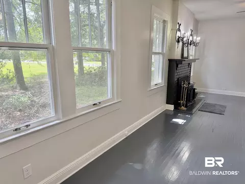 Living - 404 E Horner St, Atmore, AL 36502 photo 4 of 6