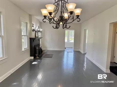 Living - 404 E Horner St, Atmore, AL 36502 photo 5 of 6