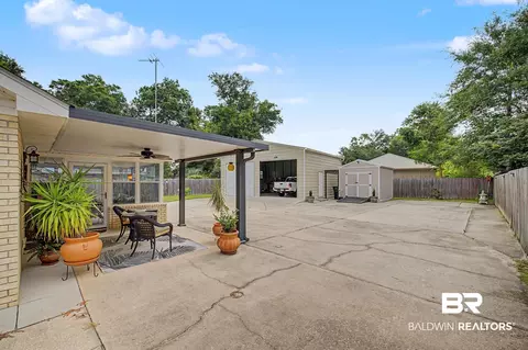 2808 Pine Ridge Dr, Lillian, AL 36549