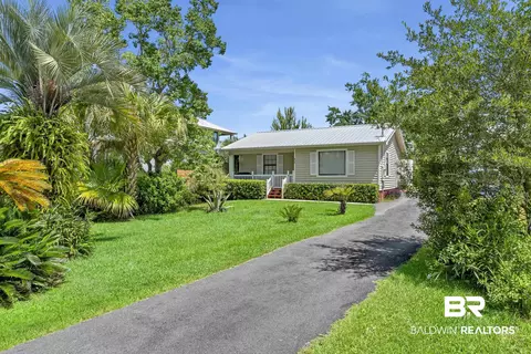810 W Canal Dr, Gulf Shores, AL 36542