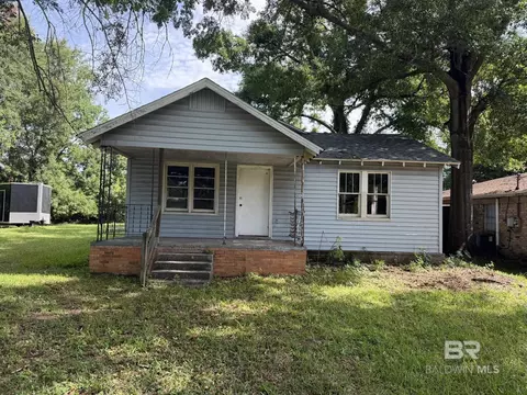 158 3rd Ave, Chickasaw, AL 36611 photo 1