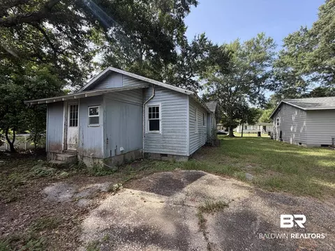 Exterior - 158 3rd Ave, Chickasaw, AL 36611 photo 4 of 5