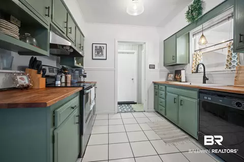 Kitchen - 511 E Barksdale Dr, Mobile, AL 36606 photo 1 of 2