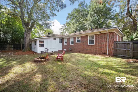 Exterior - 511 E Barksdale Dr, Mobile, AL 36606 photo 6 of 7