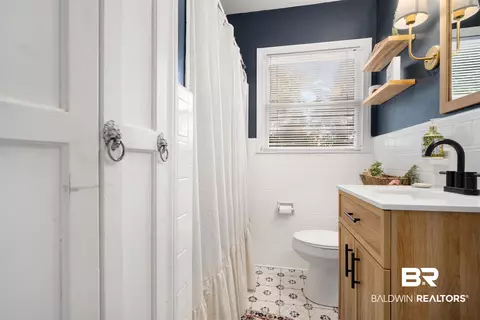 Bath - 511 E Barksdale Dr, Mobile, AL 36606 photo 3 of 3