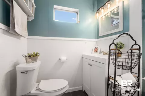 Bath - 511 E Barksdale Dr, Mobile, AL 36606 photo 2 of 3