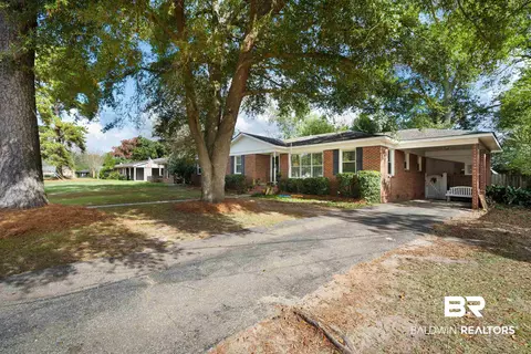Exterior - 511 E Barksdale Dr, Mobile, AL 36606 photo 2 of 7