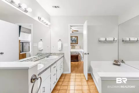 Bath - 603 E Walker Ave, Foley, AL 36535 photo 2 of 9