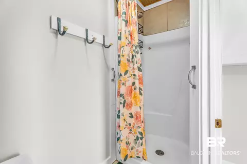 Bath - 603 E Walker Ave, Foley, AL 36535 photo 7 of 9