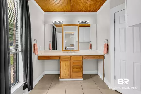 Bath - 603 E Walker Ave, Foley, AL 36535 photo 5 of 9
