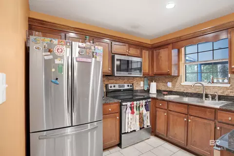 Kitchen - 251 Montclair Loop, Daphne, AL 36526 photo 2 of 4