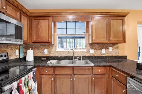 Kitchen - 251 Montclair Loop, Daphne, AL 36526 photo 3 of 4