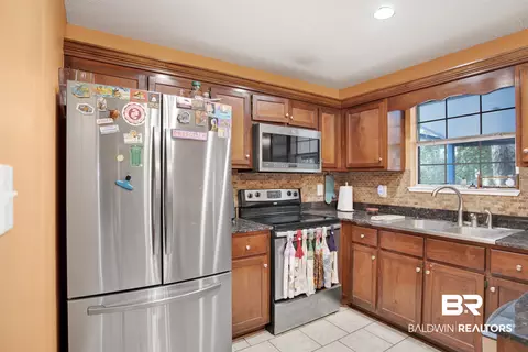 Kitchen - 251 Montclair Loop, Daphne, AL 36526 photo 2 of 3