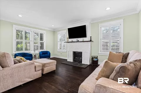 2456 Dauphin St, Mobile, AL 36606 photo 3