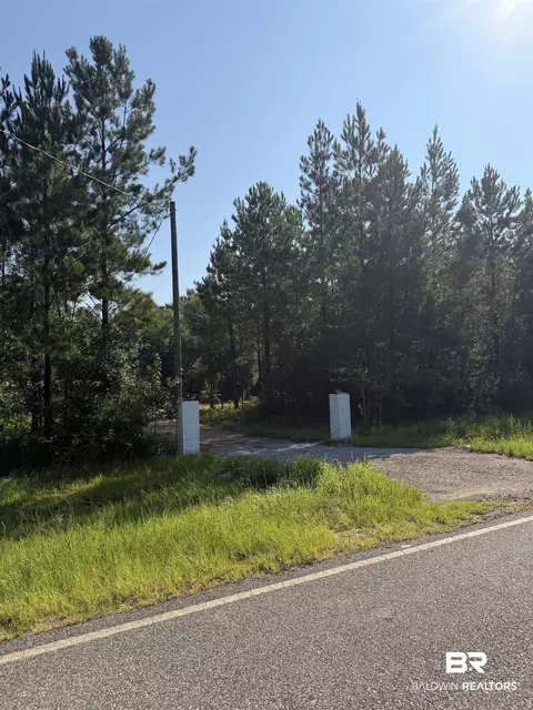 27731 Linholm Rd, Robertsdale, AL 36567
