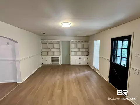 Living - 3105 Bryant Rd, Mobile, AL 36605 photo 6 of 8