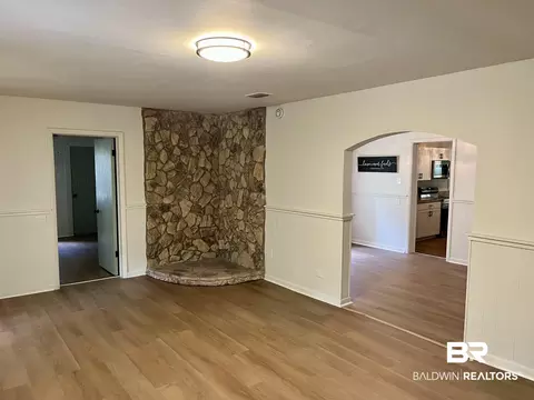 Living - 3105 Bryant Rd, Mobile, AL 36605 photo 5 of 8