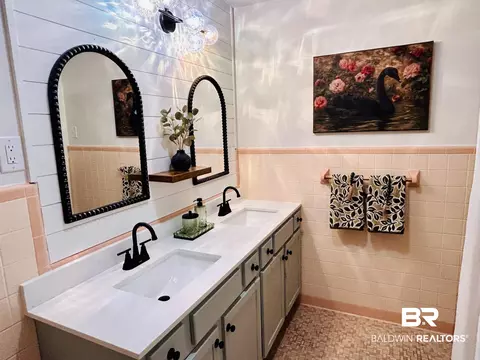 Bath - 3105 Bryant Rd, Mobile, AL 36605 photo 2 of 3