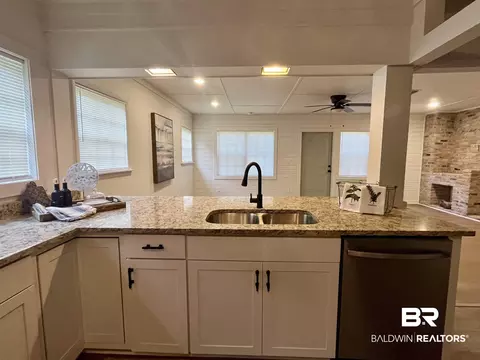Kitchen - 3105 Bryant Rd, Mobile, AL 36605 photo 5 of 8