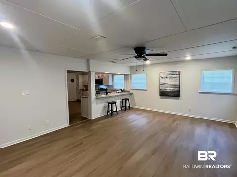Living - 3105 Bryant Rd, Mobile, AL 36605 photo 4 of 8