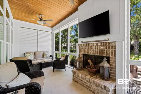 Exterior - 385 Fruit Tree Ln, Fairhope, AL 36532 photo 4 of 15