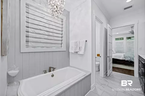 Bath - 385 Fruit Tree Ln, Fairhope, AL 36532 photo 3 of 5